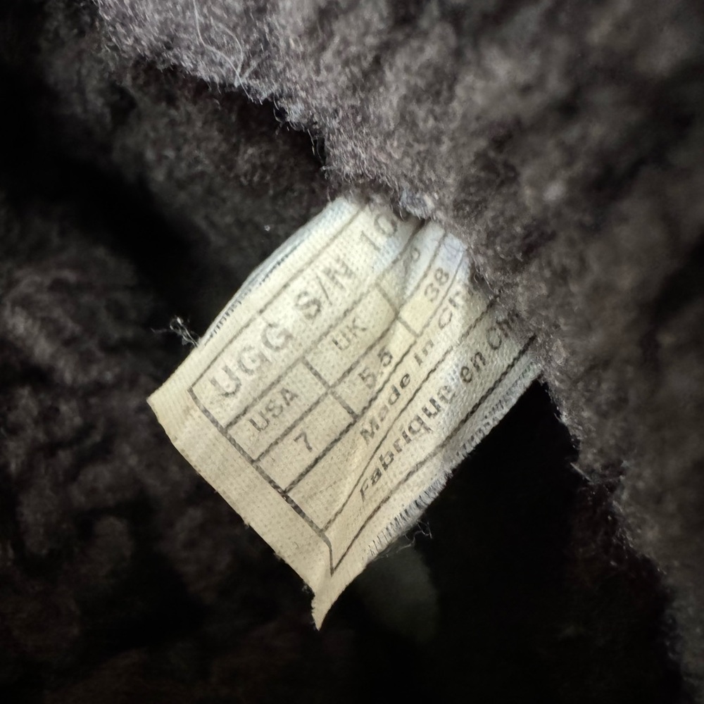 UGG MAYLIN BROWN SHEEPSKIN BOOTS - Picture 4 of 6